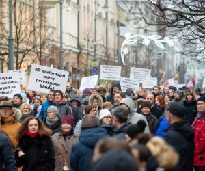 6 тыс. человек на митинге в Вильнюсе требовали повышения зарплат учителям