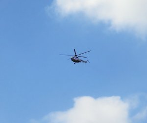 В Йонишкском районе в Литве на аэродроме упал вертолет, умерли двое мужчин (обновлено)