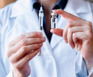 Министр здравоохранения Литвы критикует "массовый призыв" делать прививки