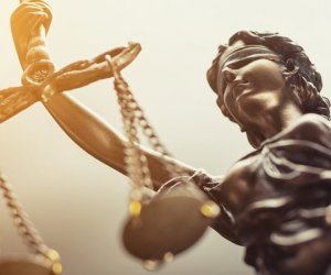 Судейский совет Литвы отложил вопрос об увольнении коллег, подозреваемых в коррупции