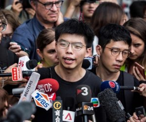Протестующих в Гонконге вдохновляет "Балтийский путь" 
