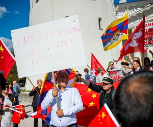 Полиция Литвы уточняет обстоятельства инцидента во время митинга в поддержку Гонконга