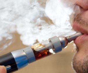 Правящие поддерживают инициативу запретить ароматизированные электронные сигареты