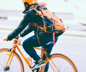 Сейм может отменить обязательства для велосипедистов носить яркие жилеты