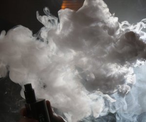 В Cейме рассмотрят предложение запретить ароматизированные электронные сигареты