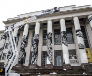 В Вильнюсе начался снос дворца профсоюзов