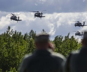 Литва почти за 300 млн евро закупит у США шесть вертолетов Black Hawk (дополнено)