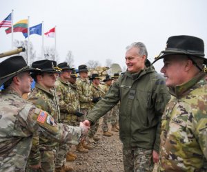 Г.Науседа, посетив войска союзников в Пабраде: они помогают нам стать сильнее