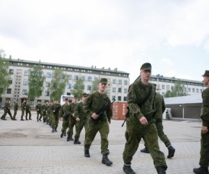 Потолок призывного возраста снижен до 23 лет, ополченцам запрещено быть политиками