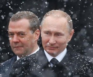 Медведев объяснил отставку российского правительства