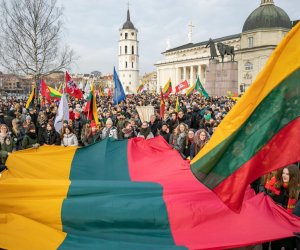 16 февраля в Литве – шествие молодёжи и призыв президента по поводу образования