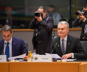 Глава Литвы вернулся к столу переговоров по бюджету ЕС, но надежды договориться блекнут