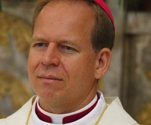 Католический архиепископ: церковные службы в стране не отменяются 