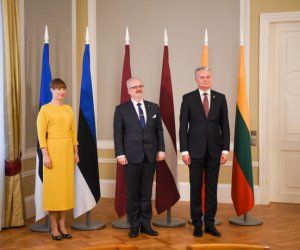 Президенты стран Балтии осуждают "достойные сожаления" попытки РФ подтасовать историю