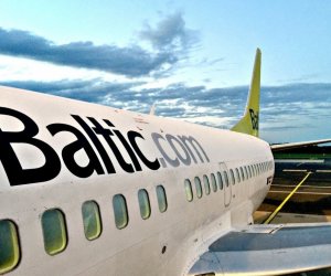 Air Baltic откладывает возобновление полетов в Балтийских странах (дополнено)