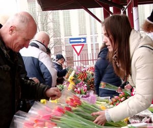 В местах торговли и мероприятий сохраняется требование дистанции, маски лишь рекомендуются (дополнено)