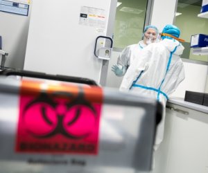 Медикам, борющимся с коронавирусом, – дополнительные 7,6 млн евро за апрель