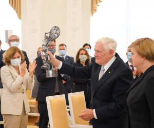 В. Адамкусу вручена награда президента Польши Л. Качиньского (дополнено)