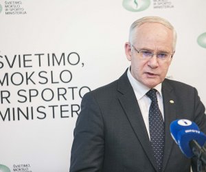 Министр А. Монкявичюс: распространение коронавируса среди школьников не достигает 1% 