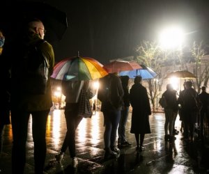 В столице Литвы избиратели выстроились в очереди с началом голосования - РЕПОРТАЖ BNS