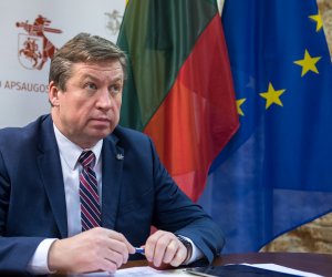 Министр обороны Р. Кароблис выздоровел от коронавируса