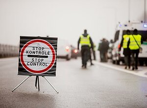Полиция возобновит контроль на дорогах, Кабмин скорректирует ограничения передвижения