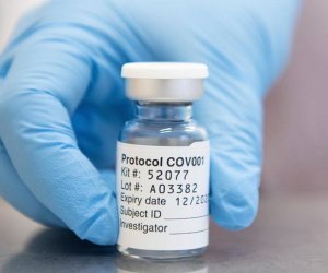 Великобритания одобрила использование второй вакцины против COVID-19 с более легким хранением