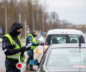 За сутки полиция развернула у границ муниципалитетов более 2 000 автомобилей, 95 человек оштрафованы