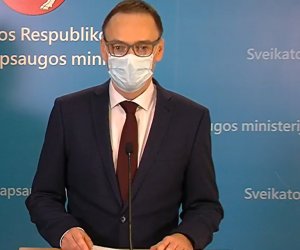 Министр: главе НЦОЗ Литвы лучше уйти с занимаемой должности (дополнено)