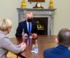 Президент Литвы пригласил премьера и министра в связи со злоупотреблениями вакцинами