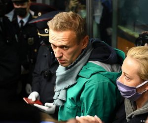Алексей Навальный задержан при прохождении паспортного контроля в аэропорту Москвы