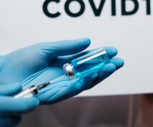 На данный момент - более 800 сообщений о нежелательных реакциях на вакцины от COVID-19
