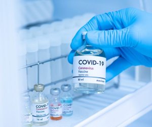 После прививки COVID-19 в Литве скончался 77-летний мужчина, смерть с вакциной не связана