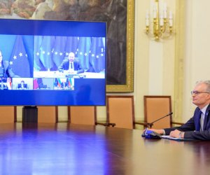 Президент: кабмин должен заниматься управлением кризисом, а не нагнетать тему саммитов ЕС