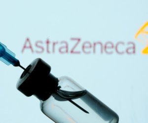 Литва временно приостанавливает вакцинацию прививкой AstraZeneca (дополнено)