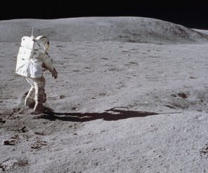 В НАСА подсчитали, что человек может обойти Луну пешком за 91 день
