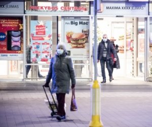 Возобновляют работу торговые центры, кинотеатры, разрешены небольшие мероприятия