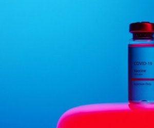 Пенсионеров, учителей и абитуриентов приглашают на прививку вакциной Pfizer