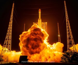 Китай запустил космический грузовик "Тяньчжоу-2", впереди стыковка на орбите: видео видео