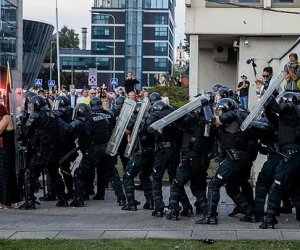 После беспорядков у Сейма мэрия Вильнюса отзывает разрешения на собрания жителей (обновлено)