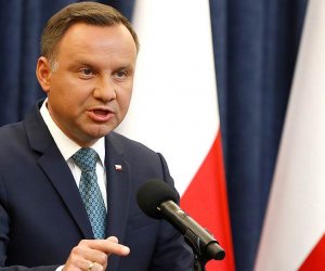 Президент Польши подписал спорный закон о реституциях