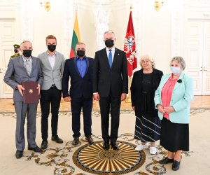 Президент Литвы наградил спасавших евреев во время войны 