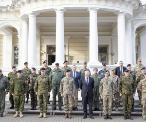 Военных представителей НАТО знакомят с ситуацией у восточной границы блока