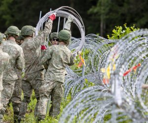 Р. Любаевас: ускоряется укладка режущей проволоки в Варенском районе