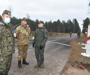 Глава Минобороны Литвы обращает внимание ЕС на концентрацию сил РФ у границ Украины