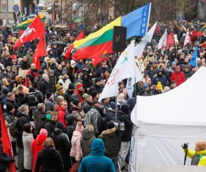 Торжества по случаю 13 января: речи руководителей заглушал свист протестующих