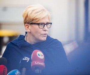 Премьер Литвы в интервью LRT: обещает меньше пандемичных ограничений и успокаивает инвесторов