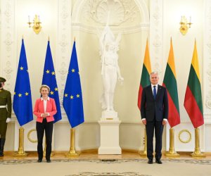 Президент Литвы обсудил с главой ЕК санкции России