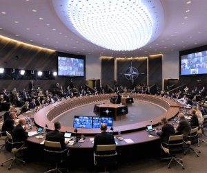 Лидеры стран НАТО призывают Россию прекратить «бессмысленную войну» Лидеры стран НАТО призывают Россию прекратить «бессмысленную войну»