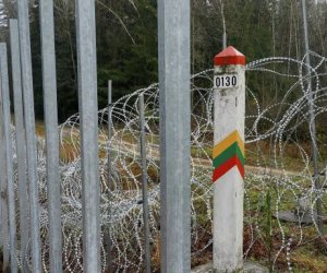 За минувшие сутки пограничники не пропустили в Литву из Беларуси 13 мигрантов 